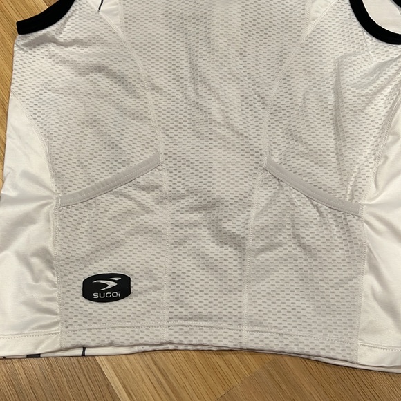 Excellent condition men’s Sugoi tri tank. Fits more like a small. - Picture 4 of 4